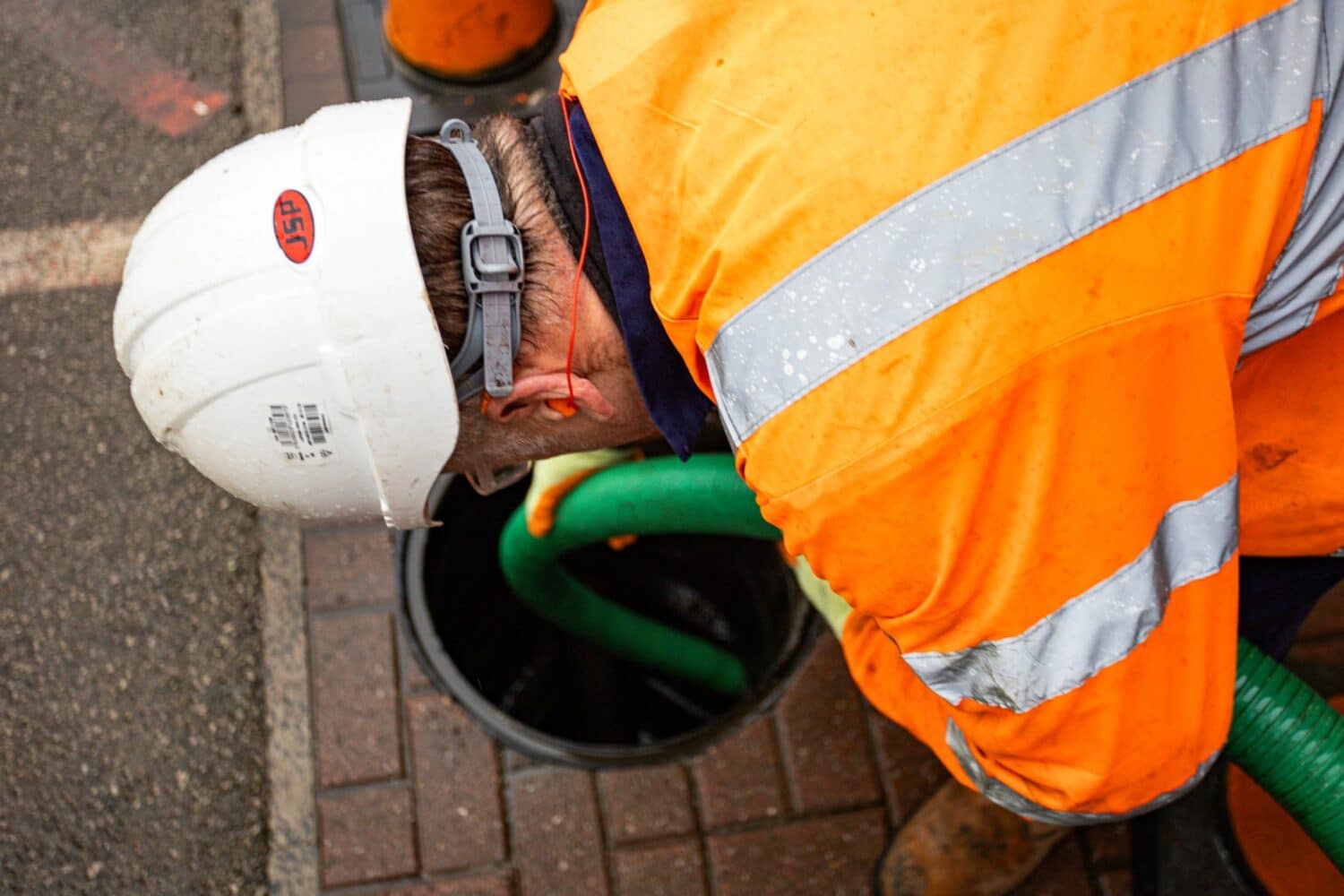 JetVac operator over manhole